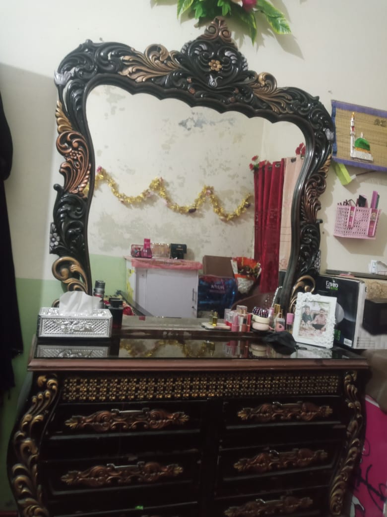 Dressing table